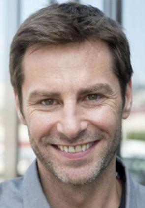 Coiffure Hommes Pré-Coupe Avec Court Quiff Libéré